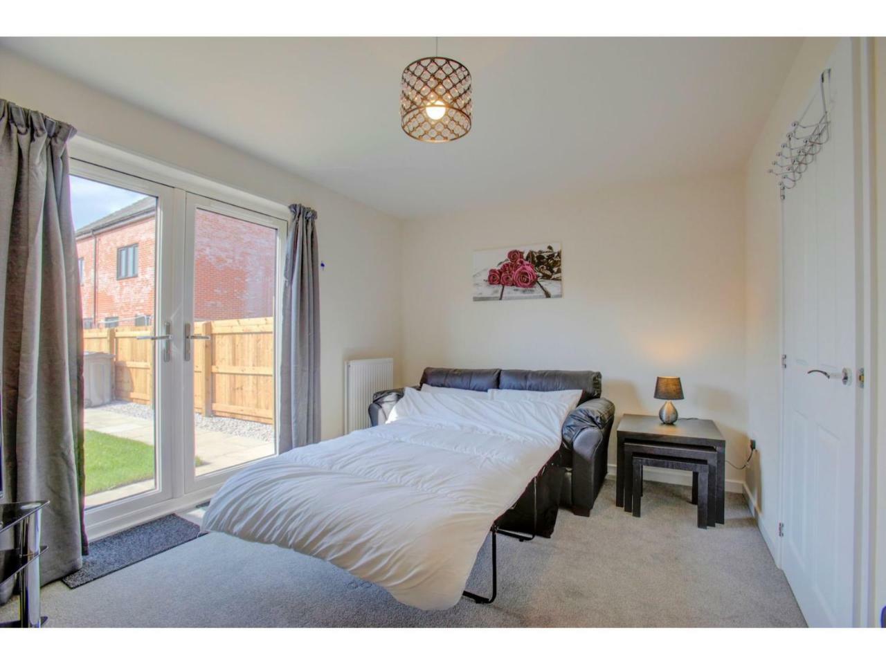 Newly Built, Splendid House For 5 In Manchester! エクステリア 写真
